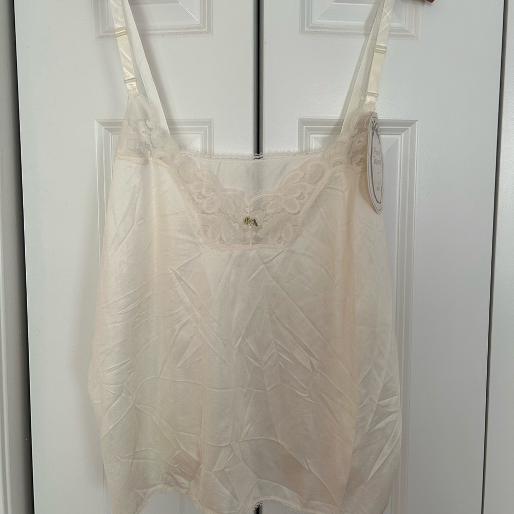 Private Treasures by Avon ivory Lacy vintage Camisole NWT